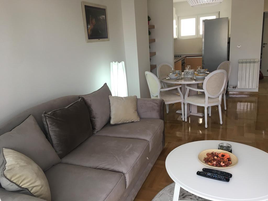 Apartment Posejdon Belgrado Exterior foto