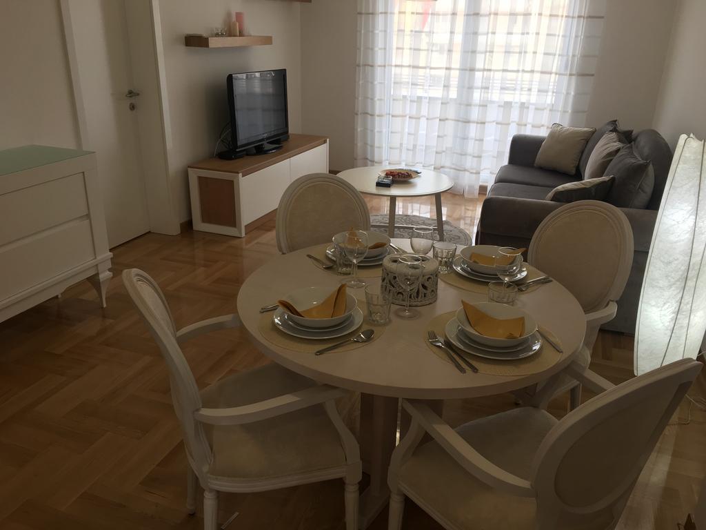 Apartment Posejdon Belgrado Exterior foto